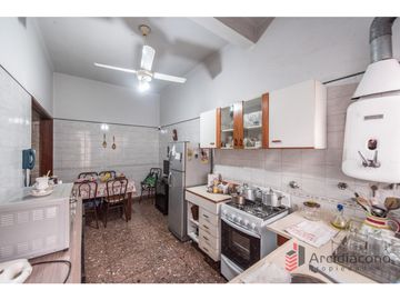 VENTA PH 3 AMBIENTES CON TERRAZA. LEGUIZAMON 3900, VIILA LUGANO.