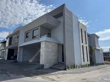 Casa en Valle de Cristal en Venta Zona Carr Nacional