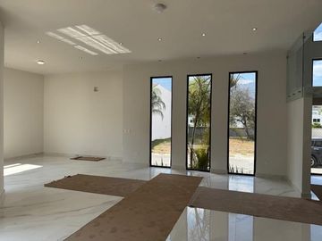 Casa en Valle de Cristal en Venta Zona Carr Nacional