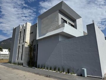 Casa en Valle de Cristal en Venta Zona Carr Nacional