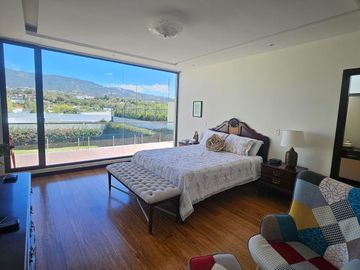 CASA DE LUJO 3 DORMITORIOS CON SUITE INDEPENDIENTE, Santa Inés Cumbayá