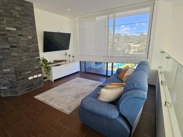 CASA DE LUJO 3 DORMITORIOS CON SUITE INDEPENDIENTE, Santa Inés Cumbayá