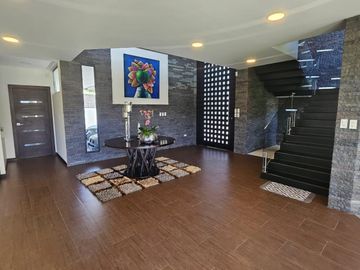 CASA DE LUJO 3 DORMITORIOS CON SUITE INDEPENDIENTE, Santa Inés Cumbayá