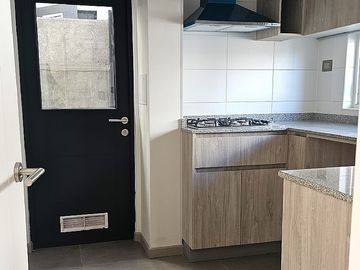VENDE AMPLIA CASA  EN CHIGUAYANTE. (NUEVA)
