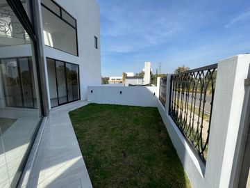 Casa en venta a estrenar en Sayavedra