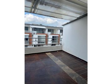 SE VENDE CASA EN BULEVAR DE LAS VILLAS REMODELADA  AREA 154M2