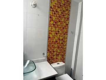 SE VENDE CASA EN BULEVAR DE LAS VILLAS REMODELADA  AREA 154M2