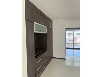 SE VENDE CASA EN BULEVAR DE LAS VILLAS REMODELADA  AREA 154M2