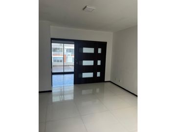 SE VENDE CASA EN BULEVAR DE LAS VILLAS REMODELADA  AREA 154M2