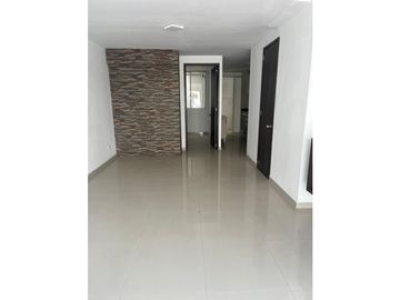 SE VENDE CASA EN BULEVAR DE LAS VILLAS REMODELADA  AREA 154M2