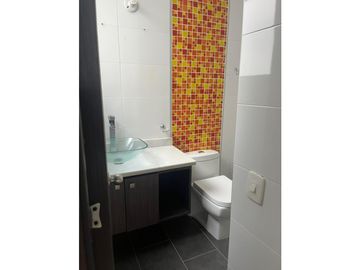 SE VENDE CASA EN BULEVAR DE LAS VILLAS REMODELADA  AREA 154M2