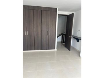 SE VENDE CASA EN BULEVAR DE LAS VILLAS REMODELADA  AREA 154M2