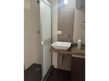 SE VENDE CASA EN BULEVAR DE LAS VILLAS REMODELADA  AREA 154M2