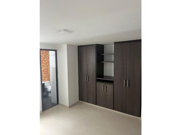 SE VENDE CASA EN BULEVAR DE LAS VILLAS REMODELADA  AREA 154M2
