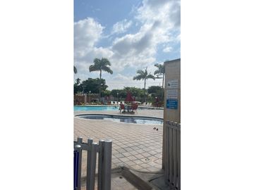 SE VENDE CASA EN BULEVAR DE LAS VILLAS REMODELADA  AREA 154M2