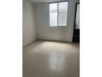 SE VENDE CASA EN BULEVAR DE LAS VILLAS REMODELADA  AREA 154M2