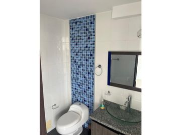 SE VENDE CASA EN BULEVAR DE LAS VILLAS REMODELADA  AREA 154M2