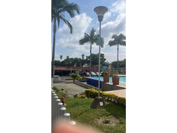 SE VENDE CASA EN BULEVAR DE LAS VILLAS REMODELADA  AREA 154M2