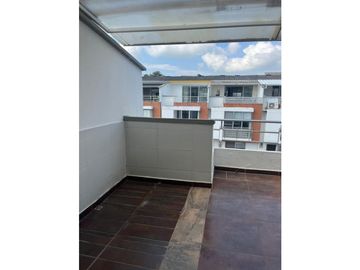 SE VENDE CASA EN BULEVAR DE LAS VILLAS REMODELADA  AREA 154M2