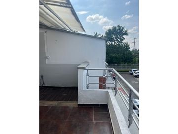 SE VENDE CASA EN BULEVAR DE LAS VILLAS REMODELADA  AREA 154M2