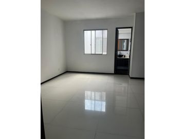 SE VENDE CASA EN BULEVAR DE LAS VILLAS REMODELADA  AREA 154M2