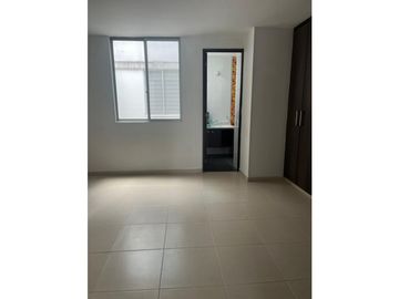 SE VENDE CASA EN BULEVAR DE LAS VILLAS REMODELADA  AREA 154M2