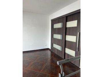 SE VENDE CASA EN BULEVAR DE LAS VILLAS REMODELADA  AREA 154M2