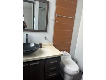 SE VENDE CASA EN BULEVAR DE LAS VILLAS REMODELADA  AREA 154M2