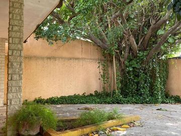 CASA EN VENTA UBICADA EN ESQUINA CON GRAN TERRENO DE 800 M2  / SAN DAMIÁN