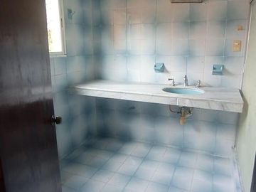 CASA EN VENTA UBICADA EN ESQUINA CON GRAN TERRENO DE 800 M2  / SAN DAMIÁN