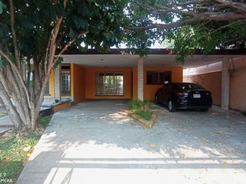 CASA EN VENTA UBICADA EN ESQUINA CON GRAN TERRENO DE 800 M2  / SAN DAMIÁN