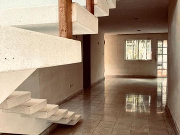 CASA EN VENTA UBICADA EN ESQUINA CON GRAN TERRENO DE 800 M2  / SAN DAMIÁN
