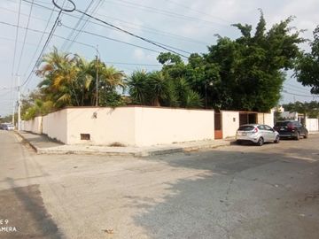 CASA EN VENTA UBICADA EN ESQUINA CON GRAN TERRENO DE 800 M2  / SAN DAMIÁN