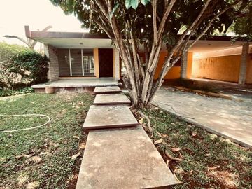 CASA EN VENTA UBICADA EN ESQUINA CON GRAN TERRENO DE 800 M2  / SAN DAMIÁN