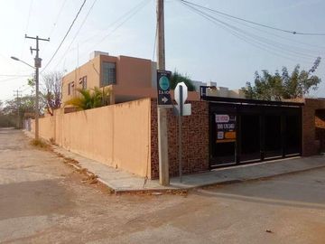 Casa en venta ubicada en esquina en Paraíso Cholul, Mérida, Yucatán
