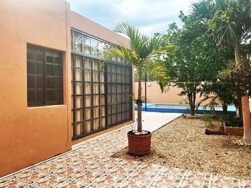 Casa en venta ubicada en esquina en Paraíso Cholul, Mérida, Yucatán