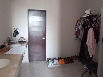 Casa en venta ubicada en esquina en Paraíso Cholul, Mérida, Yucatán