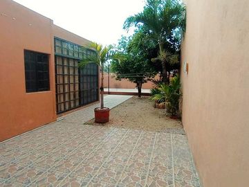 Casa en venta ubicada en esquina en Paraíso Cholul, Mérida, Yucatán