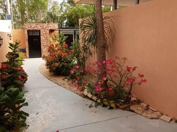 Casa en venta ubicada en esquina en Paraíso Cholul, Mérida, Yucatán