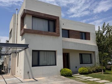 VENTA DE CASA EN Pilar