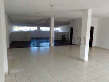 LOCALES COMERCIALES SANGOLQUI E35 REDONDEL DEL COLIBRI en dirección al sur.