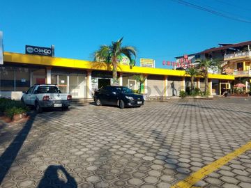 LOCALES COMERCIALES SANGOLQUI E35 REDONDEL DEL COLIBRI en dirección al sur.