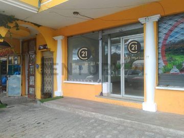 LOCALES COMERCIALES SANGOLQUI E35 REDONDEL DEL COLIBRI en dirección al sur.