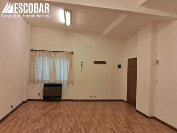 Venta de departamento de 34mt2 con pequeño patio interno, en planta baja.