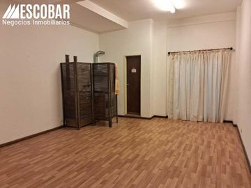 Venta de departamento de 34mt2 con pequeño patio interno, en planta baja.