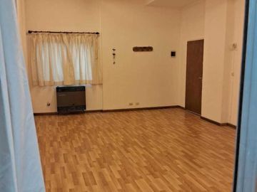 Venta de departamento de 34mt2 con pequeño patio interno, en planta baja.
