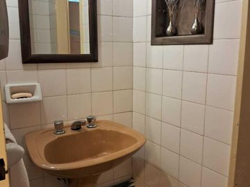 Venta de departamento de 34mt2 con pequeño patio interno, en planta baja.