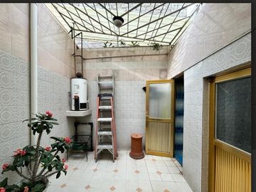 INVERSIONISTAS   CASA  UN PISO  CENTRO   QUERETARO ,  USO  DE SUELO