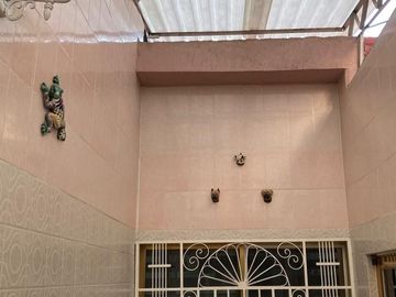 INVERSIONISTAS   CASA  UN PISO  CENTRO   QUERETARO ,  USO  DE SUELO