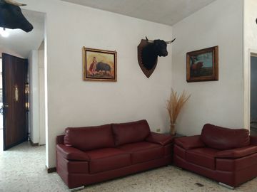 CASA / UN PISO / VENTA / LAS ARBOLEDAS